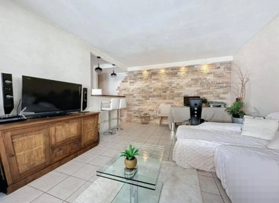 Beau T2 A 200M De La Mer Et Proches Toutes Commodites 昂蒂布