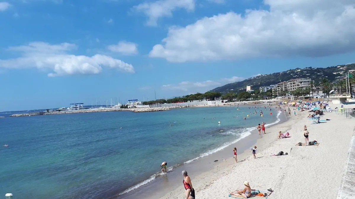 Beau T2 A 200M De La Mer Et Proches Toutes Commodites 昂蒂布 公寓