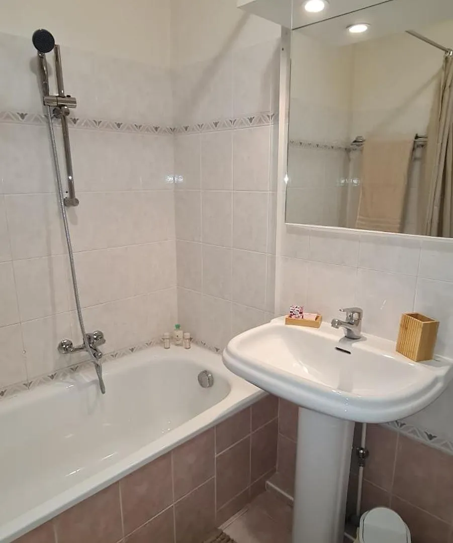Beau T2 A 200M De La Mer Et Proches Toutes Commodites Antibes France