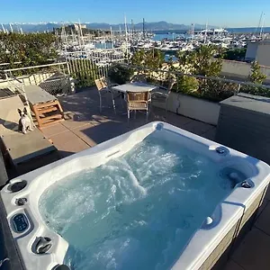Apartment Penthouse Vue Avec Rooftop,jacuzzi,et Parking Prive, Antibes